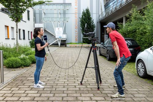 Katharina Menz (links) beim Interview. | Foto: Dr. Qingwei Chen Paris-Stipendium | Judoka Katharina Menz