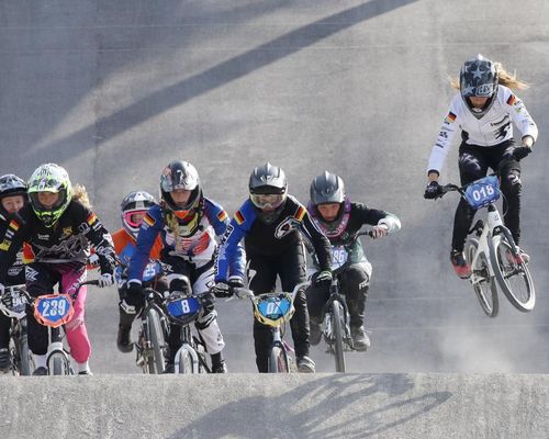 Tokio-Stipendium | SportRegion Stuttgart unterstützt BMX-Fahrerin Alina Beck