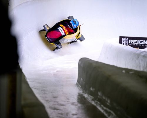 Bobsport | Johannes Lochner auf dem Treppchen