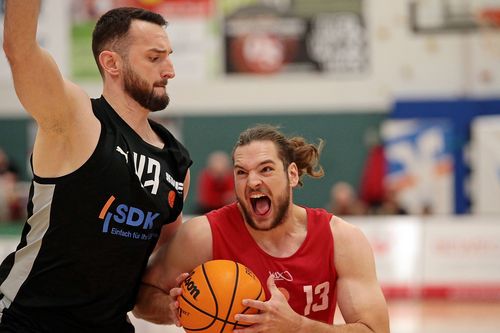 Andreas Kronhardt (links, hier im Spiel gegen Lich) und die Fellbacher Basketballer steigen in die 2. Bundesliga Pro B auf. | Foto: IMAGO / Oliver Vogler Basketball | SV Fellbach steigt in 2. Bundesliga Pro B auf