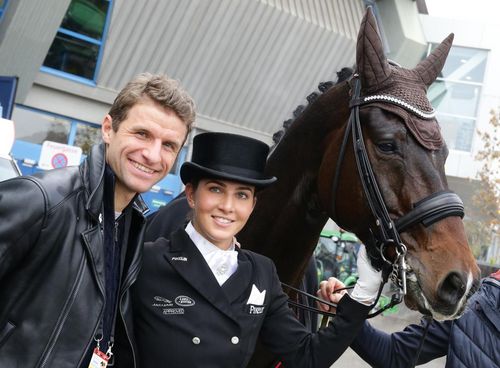 2019 kam Lisa Müller mit ihrem Mann Thomas Müller und Pferd Gut Wettlkam's Stand by me old nach Stuttgart. | Foto: Pressefoto Baumann Event der Woche | Pferdesport-Turnier von Weltrang