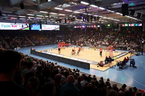 Bei der WM im Hallenradsport wird der Titel im Radball in 2er-Teams ermittelt. Am Wochenende treten bei der DM in Gärtringen die Mannschaften zu fünft an. | Foto: Pressefoto Baumann Sportveranstaltungen in dieser Woche