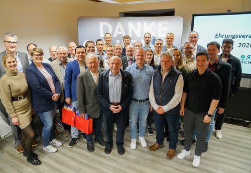 Bei der DANKE-SCHIRI-Ehrungsveranstaltung des wfv wurden in einer feierlichen Zeremonie zahlreiche Persönlichkeiten des Schiedsrichterwesens für ihre Verdienste im württembergischen Fußball ausgezeichnet. | Foto: wfv Fußball | Württemberg feiert seine Unparteiischen