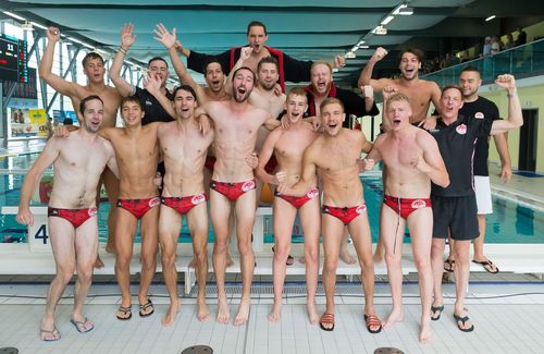 Die Wasserballer des SV Cannstatt steigen auf. | Foto: SV Cannstatt Wasserball | SV Cannstatt steigt auf