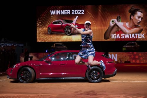 Iga Swiatek möchte auch 2023 in Stuttgart aufschlagen. | Foto: Porsche Tennis | Superstar Swiatek kommt erneut nach Stuttgart