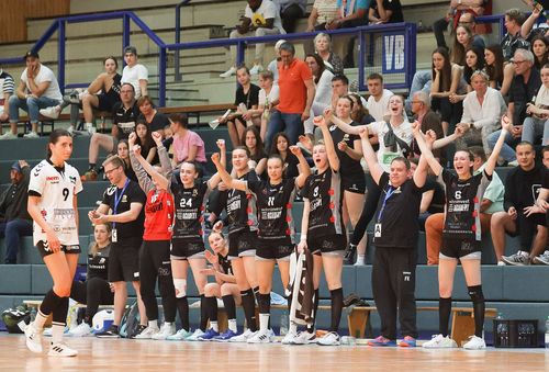 Jubel im Lager des VfL Waiblingen. | Foto: IMAGO / Eibner Handball | Waiblinger Frauen steigen auf