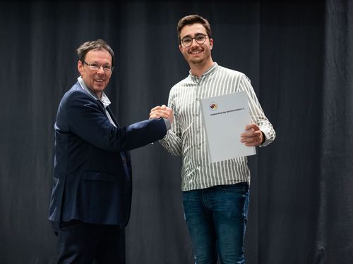 Auszeichnung | Tom Weller auf dem Treppchen