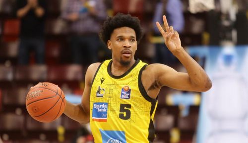 Basketball | Simon ist Defensivspieler des Jahres 