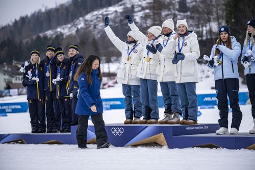 Kim Bui bei der Siegerehrung. | Fotos: Tom Weller ONDA MILANESE | Siegerehrung mit Kim Bui