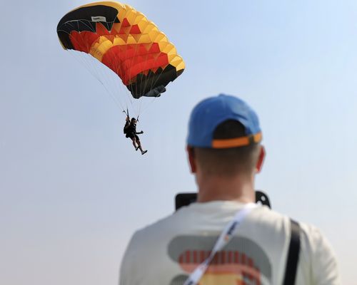 Fallschirmspringen | Doppel-Gold für Natalie Henzler