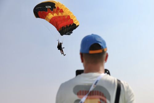 Fallschirmspringen | Doppel-Gold für Natalie Henzler