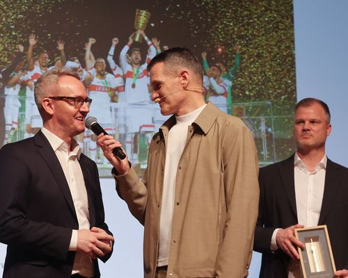 Auszeichnung | Sprengel, Neugebauer und die Fußballer vorn