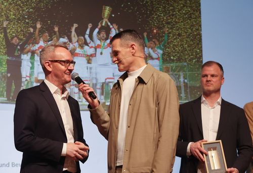 Auszeichnung | Sprengel, Neugebauer und die Fußballer vorn