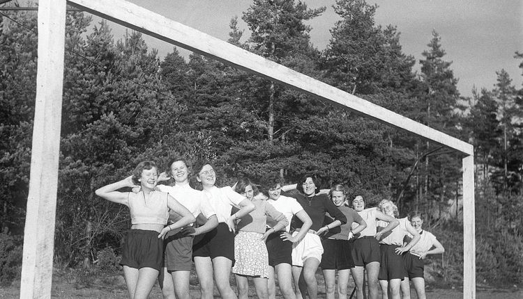 Theater | Ladies Football Club in der Region