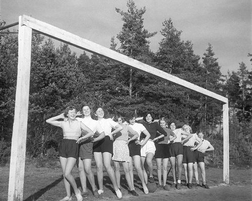 Theater | Ladies Football Club in der Region