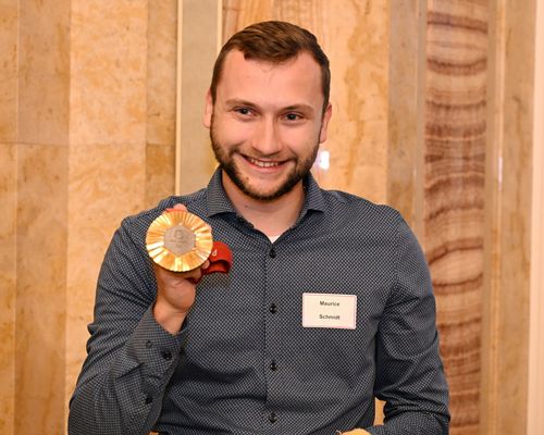 Paris-Stipendium | Schmidt beim Empfang am Mikro