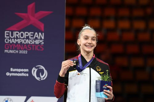 Helen Kevric | Foto: IMAGO / CEPix Regio TV | Porträt des Turntalentes Helen Kevric