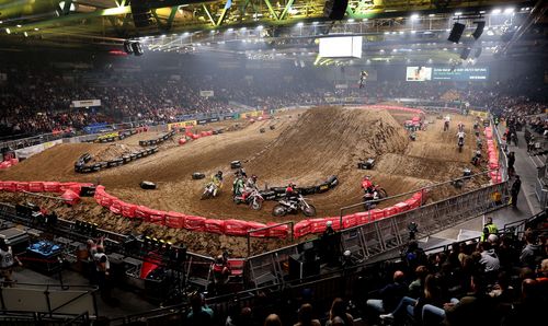 in der Hanns-Martin-Schleyer-Halle findet traditionell das ADAC Supercross statt. | Foto: Pressefoto Baumann SWR Sport | Paul Bloy im Porträt