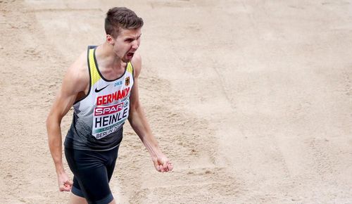 Auszeichnung | Seitz, Heinle und Volleyballerinnen vorn