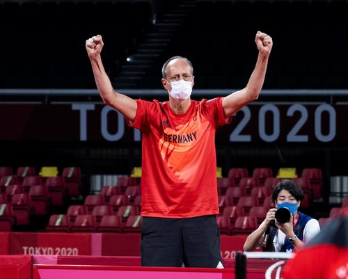 Volker Ziegler freut sich über den Erfolg von Valentin Baus im paralympischen Finale. | Foto: Mika Volkmann / DBS Auszeichnung | Ziegler ist Trainer des Jahres 2021