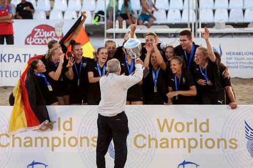 Die DHB-Frauen gewannen das WM-Endspiel gegen Spanien. | Foto: IMAGO / ANE Edition Beachhandball | Klingler gewinnt mit Deutschland WM-Titel