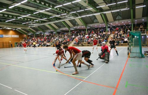 Ludwigsburg (dunkle Spielkleidung) steht in der Süd-Staffel der 2. Hockey-Bundesliga an der Tabellenspitze. | Foto: Pressefoto Baumann Regio TV | HC Ludwigsburg auf Erfolgskurs