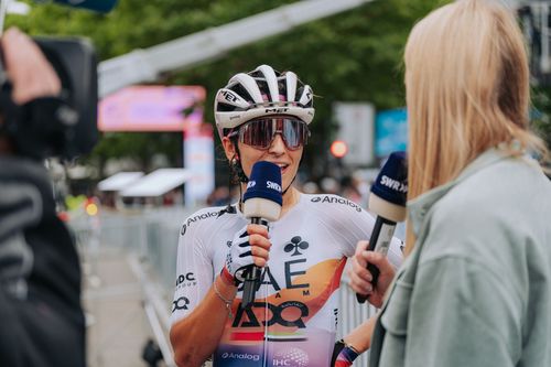 Siegerin Eleonora Gasparrini (links) im Gespräch mit Reporterin Désirée Krause. | Foto: Lars Neumann SWR Sport | Gasparrini wiederholt Vorjahreserfolg