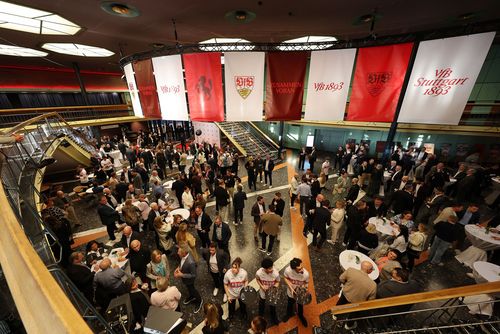 Zwei Welten stoßen aufeinander bei KLASSIK TRIFFT KURVE in der Stuttgarter Liederhalle. | Foto: Pressefoto Baumann SWR Sport | KLASSIK TRIFFT KURVE