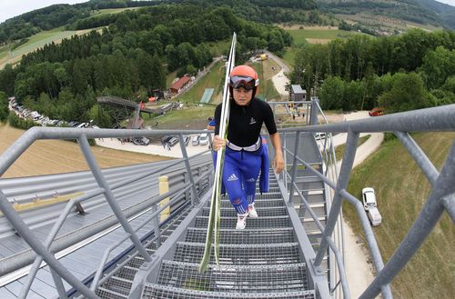 In Kommune A hat Carina Vogt Skispringen gelernt. | Foto: Pressefoto Baumann KOMMUNALES SPORTQUIZ | Folge 5