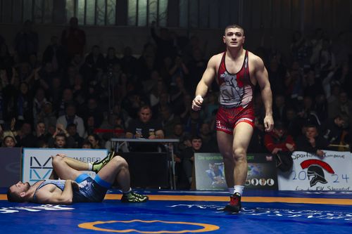 Schorndorfs Bundesliga-Ringer (rechts: Arseni Dzhioev) haben den Sprung ins Finale geschafft. | Foto: IMAGO / Kadir Caliskan Sportveranstaltungen in dieser Woche