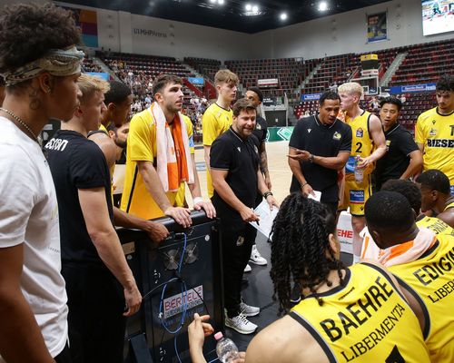 Regio TV | MHP RIESEN vor dem Rundenbeginn