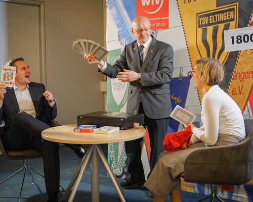 Fußball | Verband zeichnet Unparteiische aus