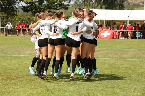 Deutschlands U-18-Spielerinnen gewannen den EM-Titel. | Foto: Markus Bechert Faustball | Dreimal EM-Gold in Vaihingen/Enz
