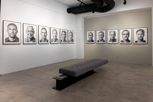 PEOPLE ist noch bis zum 18. Januar 2025 zu sehen. | Foto: Leica Galerie Stuttgart Ausstellung | Finissage PEOPLE in der Leica Galerie