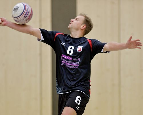 Faustball | Stuttgarter Duo gemeinsam rauf