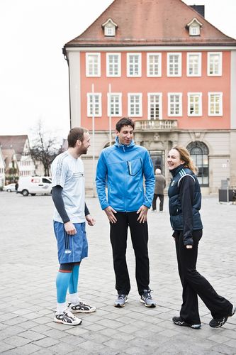 Matthias Klopfer (in der Mitte) mit Andreas Hinkel und Monika Sozanska in Schorndorf. | Foto: Fotografie Schielberg Podcast | DIE STIMME DES SPORTS mit Matthias Klopfer
