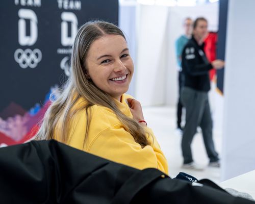 SWR Sport | Porträt der Skiakrobatin Emma Weiß 