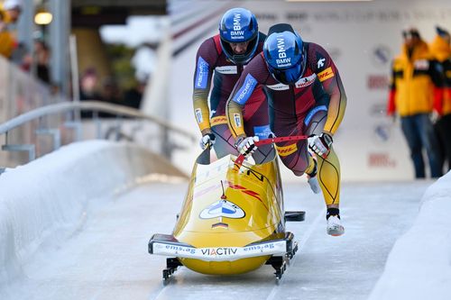An der Seite von Erec Bruckert gewann Johannes Lochner EM-Bronze. | Foto: IMAGO / GEPA pictures Bobsport | Johannes Lochner wird EM-Dritter