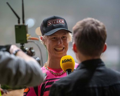 MIKRO AN! | Michael Bollenbacher