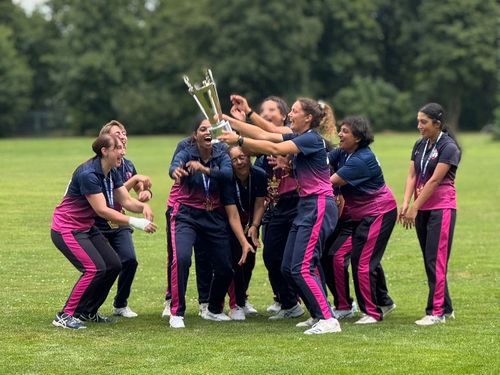 BW United freut sich über den erneuten Gewinn des DM-Titels. | Foto: SV 1845 Esslingen Cricket | Dritter Titel in Folge für BW United