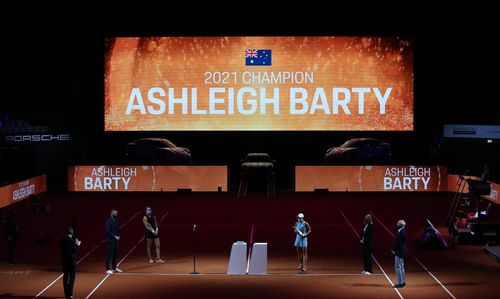 Ashleigh Barty gewann 2021 den Porsche Tennis Grand Prix. | Foto: Pressefoto Baumann ZEITREISE | Frauentennis – Vom Nebenplatz zum Equal Pay