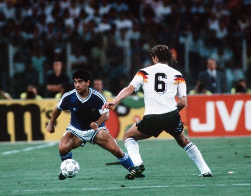 Guido Buchwald (Nummer 6) wurde 1990 mit Deutschland Fußball-Weltmeister. | Foto: Pressefoto Baumann Auszeichnung | Große Ehre für Weltmeister Buchwald