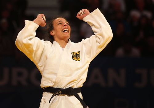 Alina Böhm freut sich über den Titelgewinn. | Foto: IMAGO / Aleksandar Djorovic Judo | Alina Böhm wird Europameisterin
