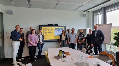 Die erste konstituierende Sitzung des Nachhaltigkeitsrates unter der Leitung der Nachhaltigkeitsmanagerin Tamara Ullmann (Fünfte von links) fand am 10. Oktober 2023 statt. | Foto: Stuttgart-Marketing GmbH Nachhaltigkeitsrat | Bofinger arbeitet im Gremium mit