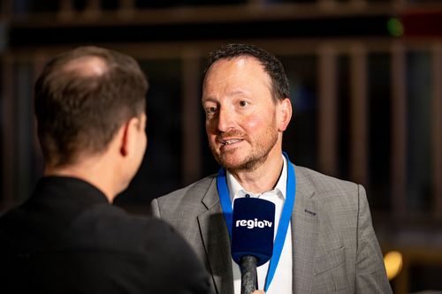 Christoph Traub (rechts) wird interviewt. | Foto: Benjamin Lau Regio-TV-Interview mit Christoph Traub