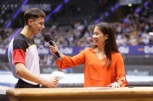 Timo Eder wird von Kim Bui interviewt. | Foto: Pressefoto Baumann Paris-Stipendium | Timo Eder gewinnt zwei Medaillen