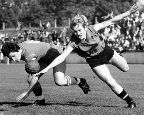 ZEITREISE | Frauenhandball – die weibliche Fußball-Variante