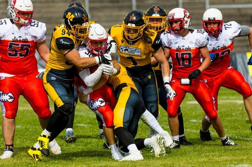 Die Scorpions (rote Trikots) im Einsatz. | Foto: Frank Baumert Top-Event der Woche | Stuttgarter Teams treten zu Hause an