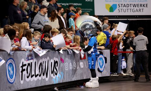 Maskottchen JJohnny Blue hofft, dass die TVB-Handballer in dieser Woche vor heimischer Kulisse punkten. | Foto: Pressefoto Baumann Sportveranstaltungen in dieser Woche