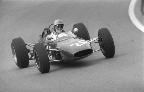 ZEITREISE | Mit viel PS rund ums Schloss Solitude